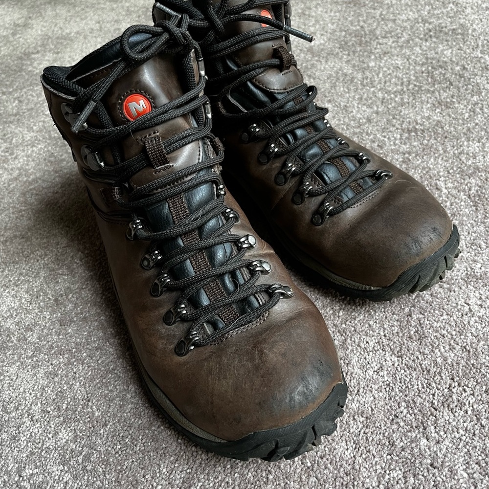 Merrell waterproofed hiking boot Mens size 11.5